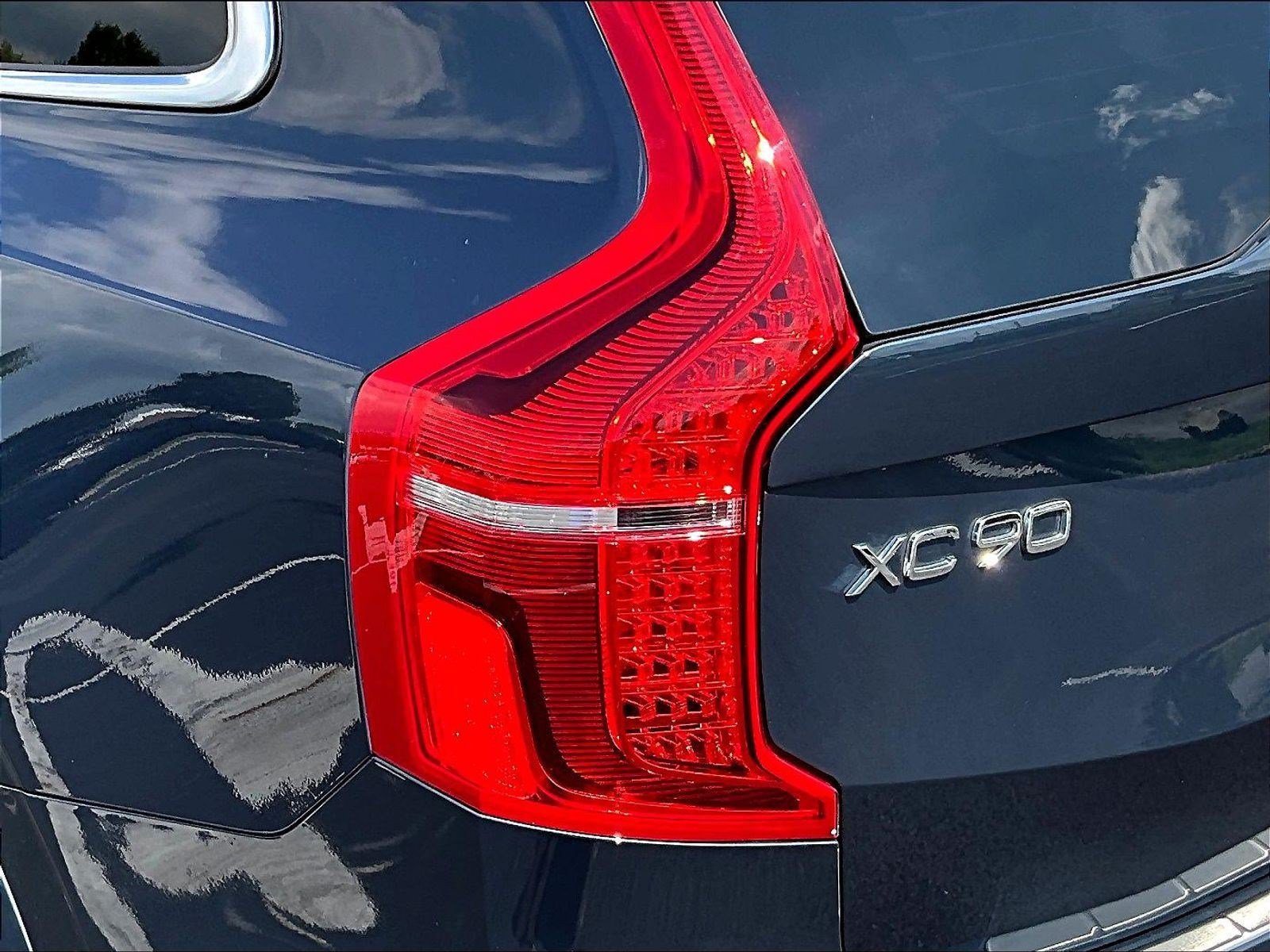 Used 2025 Volvo XC90 T8 Core w/ Protection Package Premier AWD/4WD image 23