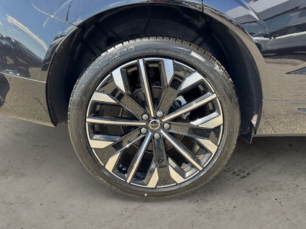 New 2026 Volvo XC60 B5 Ultra w/ Protection Package Premier AWD/4WD image 8