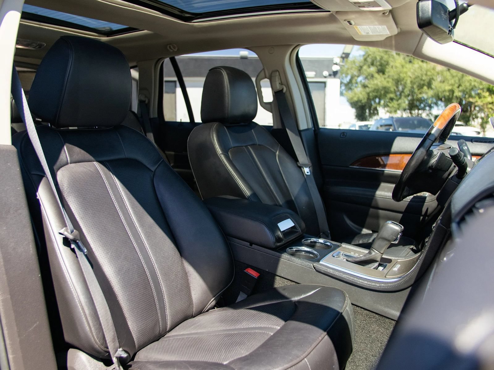 Used 2015 Lincoln MKX AWD w/ Equipment Group 102A image 17