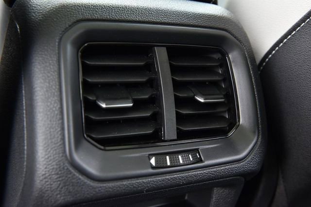 New 2026 Volkswagen Taos SE image 24