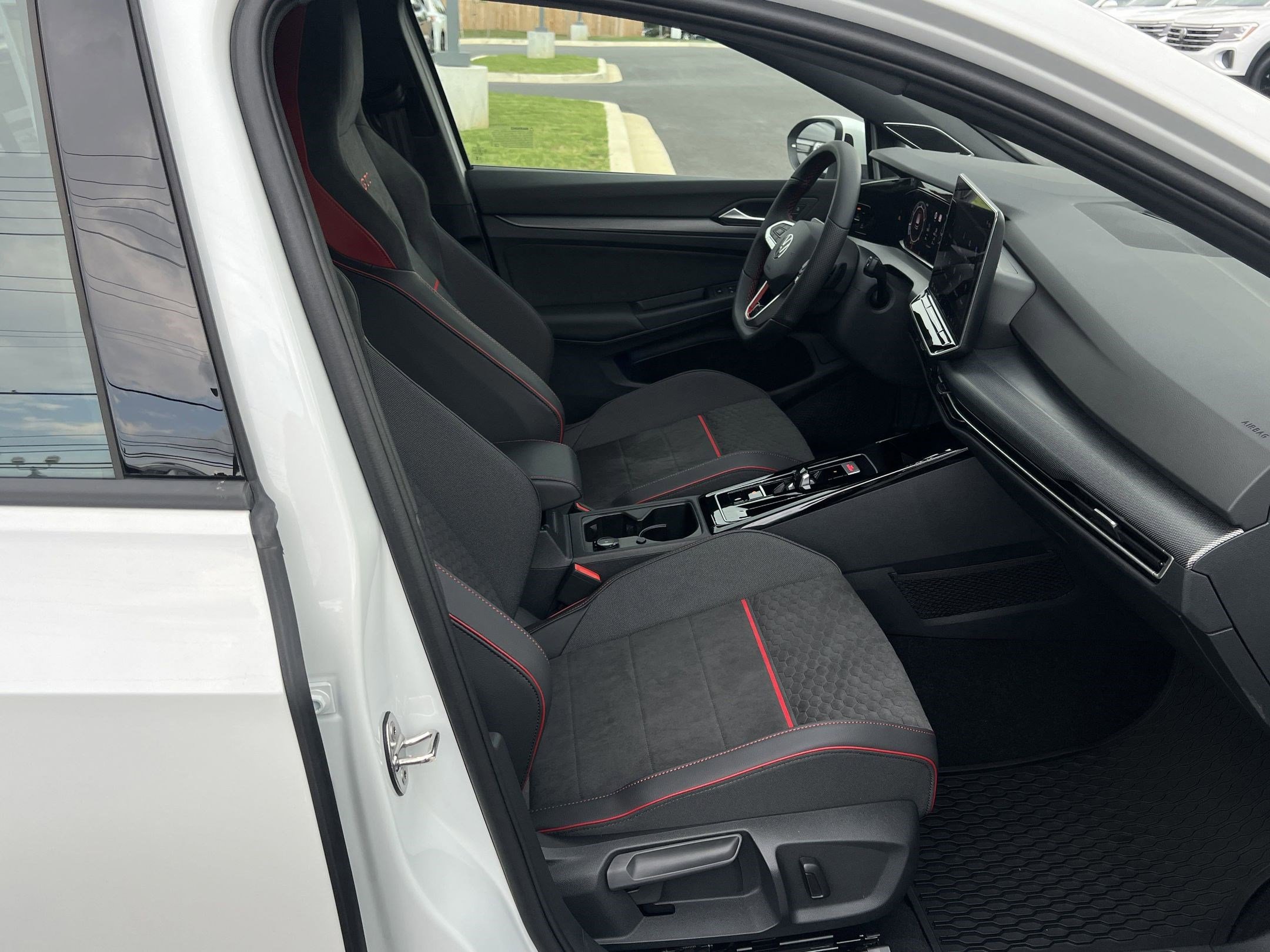 New 2025 Volkswagen Golf SE image 44