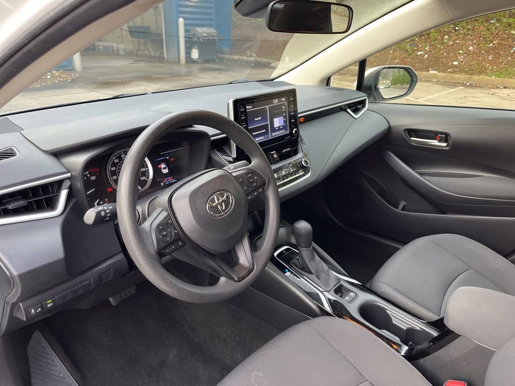 Used 2021 Toyota Corolla LE image 6