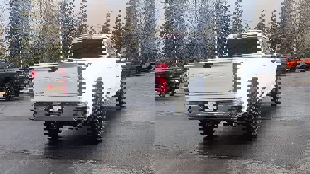 Used 2024 Chevrolet Silverado 3500 LT image 8