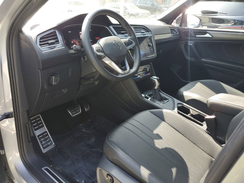 Used 2023 Volkswagen Tiguan SE R-Line image 19