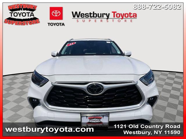 Used 2023 Toyota Highlander XLE AWD/4WD image 3
