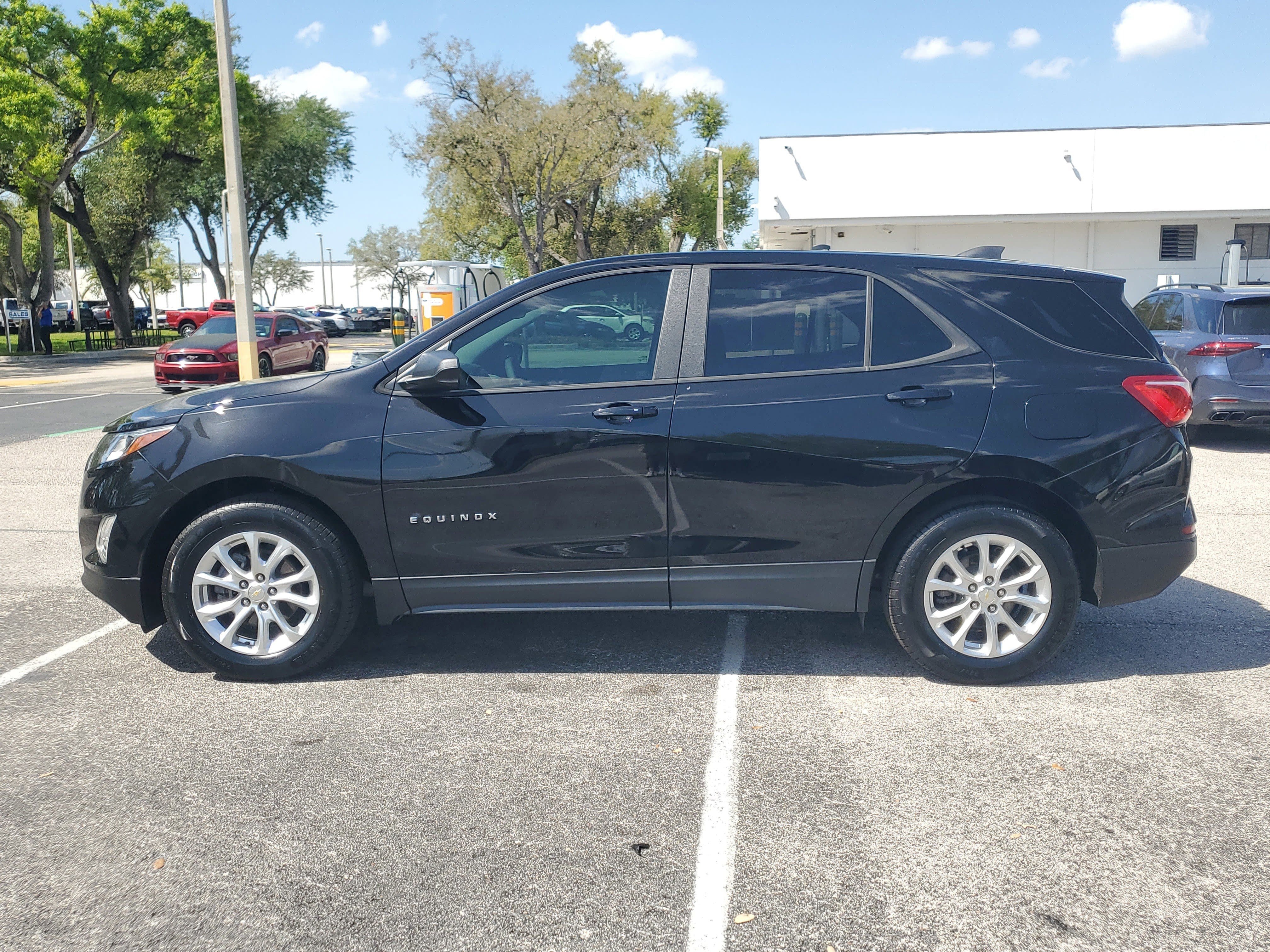 Used 2020 Chevrolet Equinox LS w/ LS Convenience Package image 6