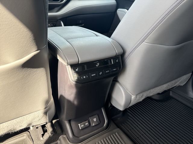 Used 2023 Toyota Highlander Platinum AWD/4WD image 20