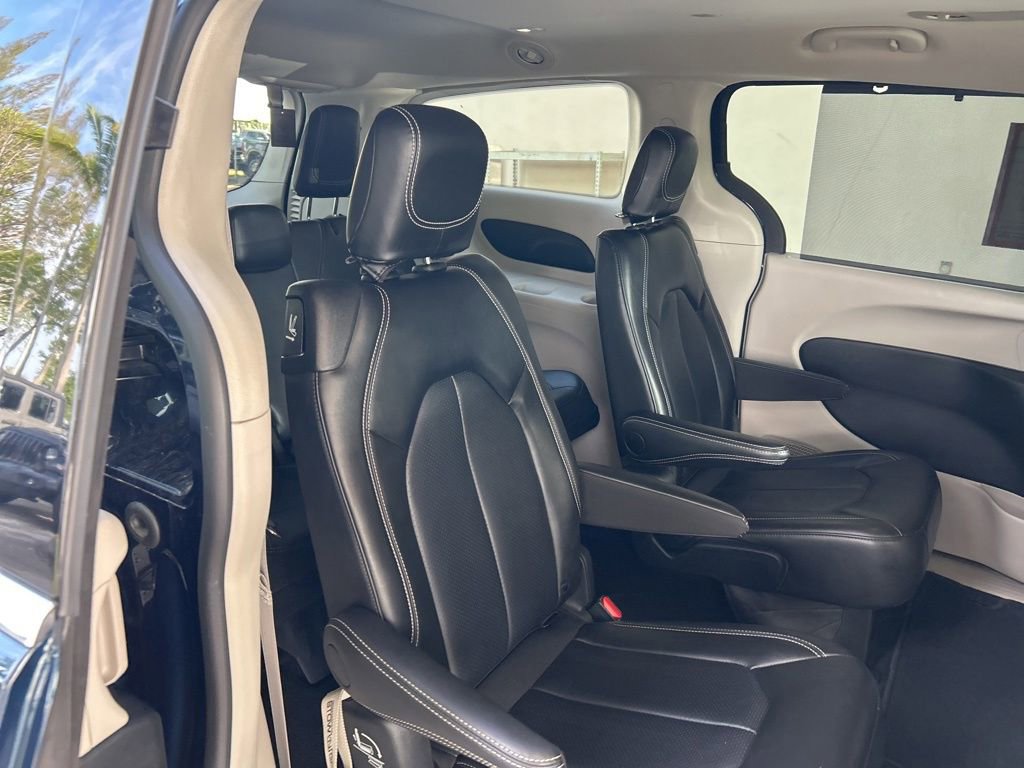 Used 2024 Chrysler Pacifica Touring-L FWD image 28