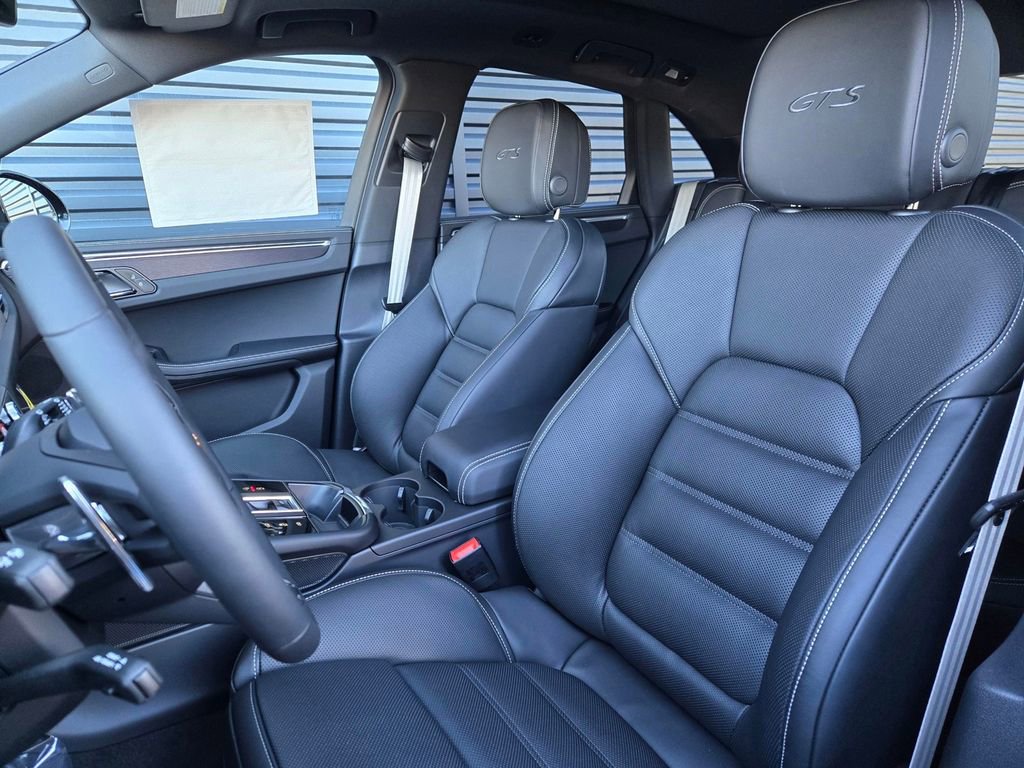 New 2026 Porsche Macan GTS AWD/4WD image 5