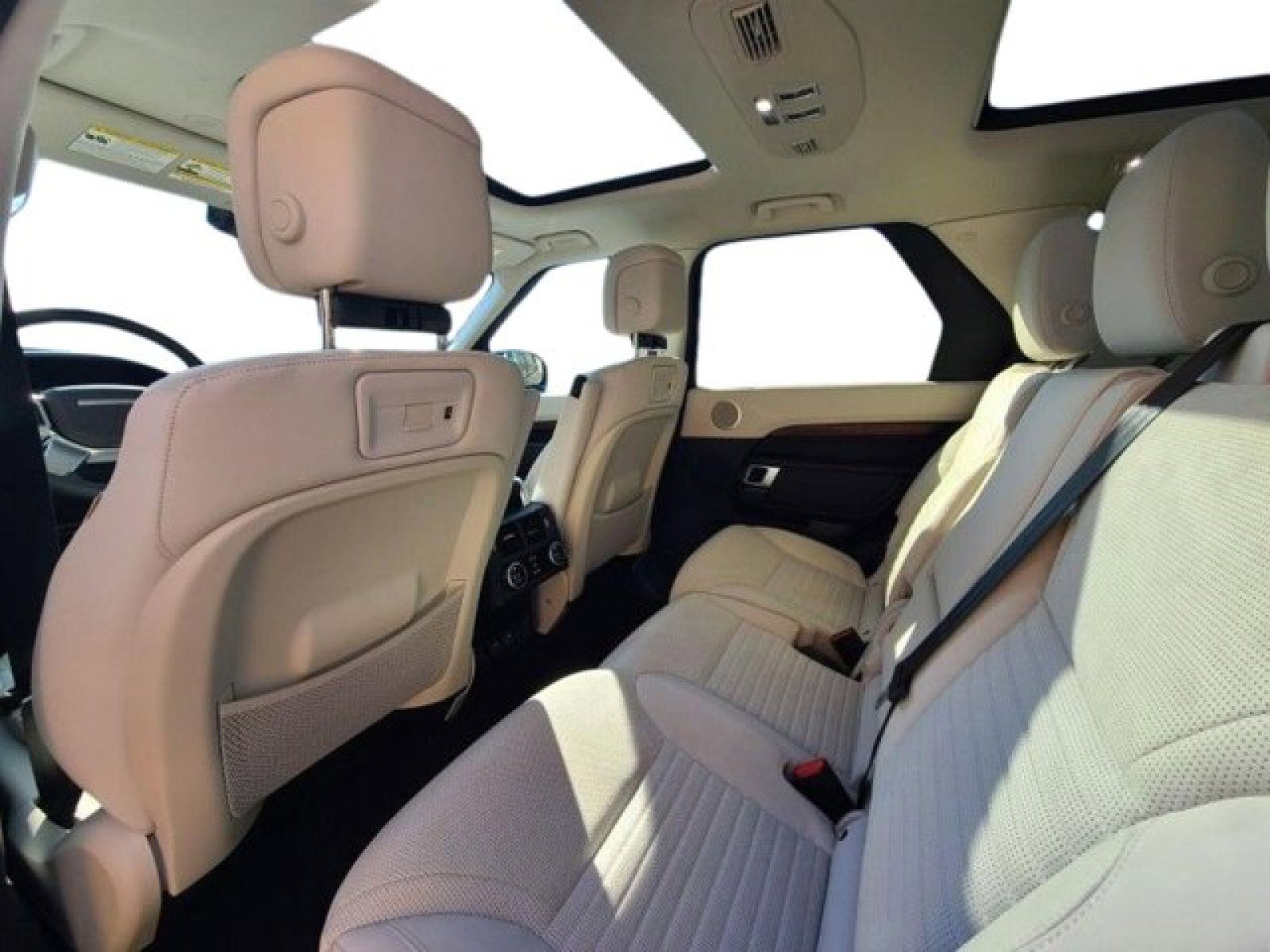 Certified 2024 Land Rover Discovery S image 13