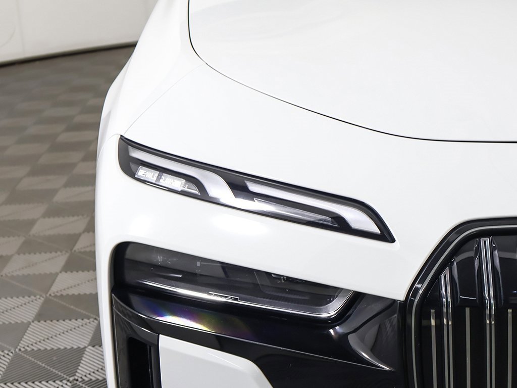 Used 2023 BMW 760i xDrive w/ Parking Assistance Package image 16