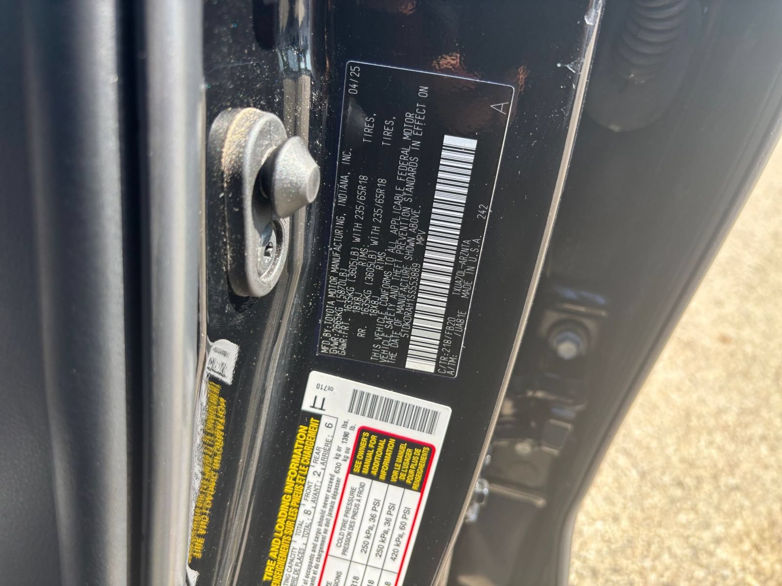 Used 2025 Toyota Highlander LE FWD image 26