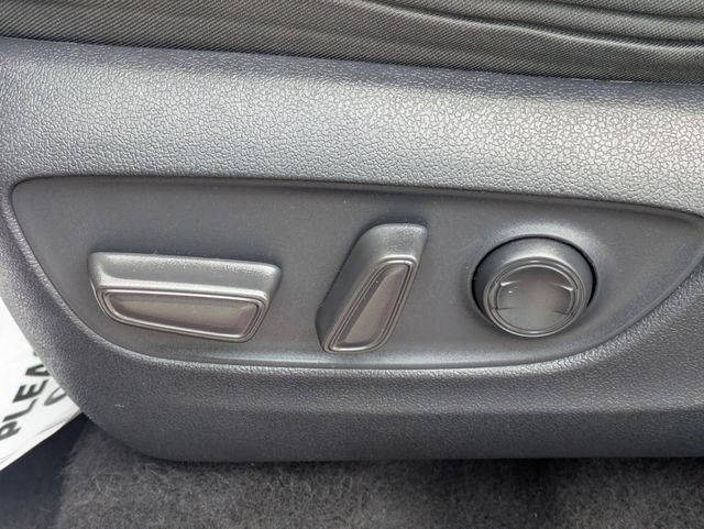 Used 2025 Toyota RAV4 XLE AWD/4WD image 20