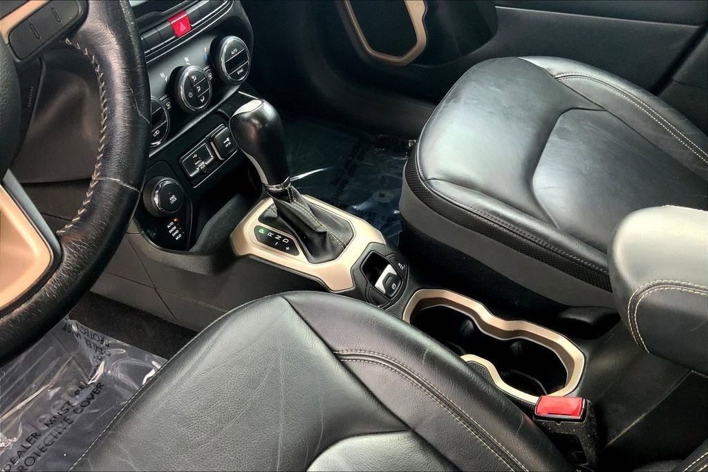 Used 2016 Jeep Renegade Limited image 16