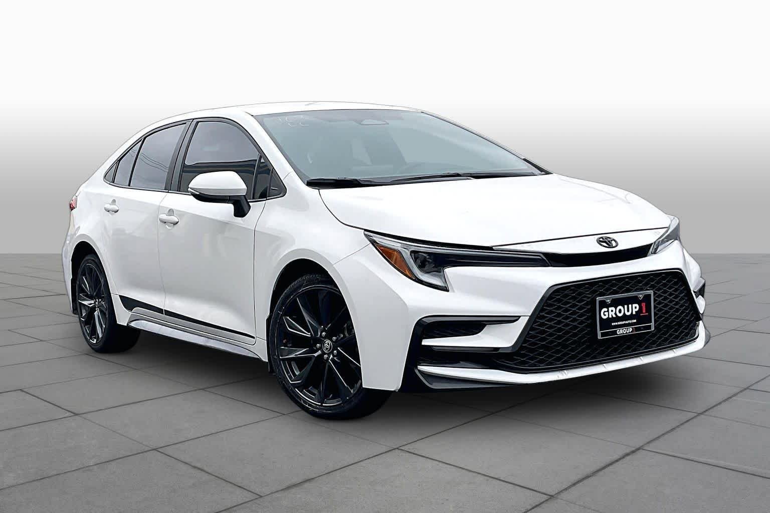 Used 2024 Toyota Corolla SE FWD image 3