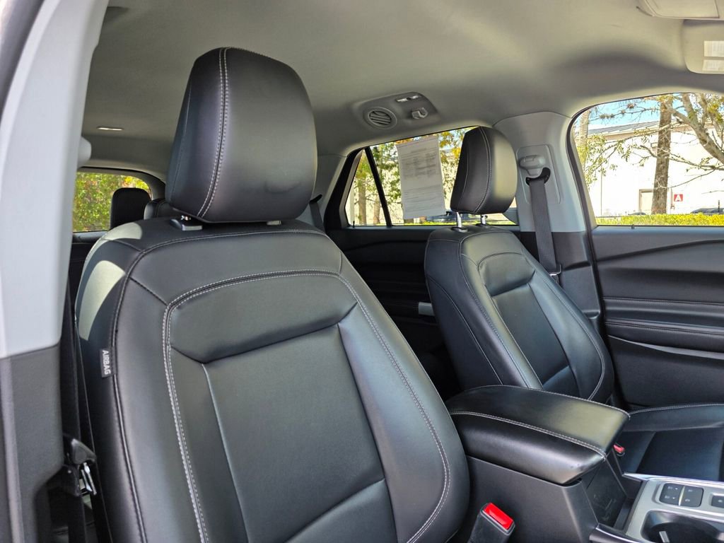 Used 2021 Ford Explorer XLT w/ Equipment Group 202A image 11