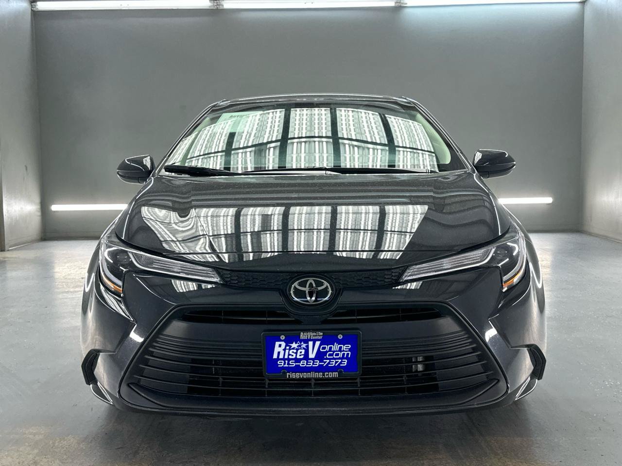 Used 2025 Toyota Corolla LE FWD image 2