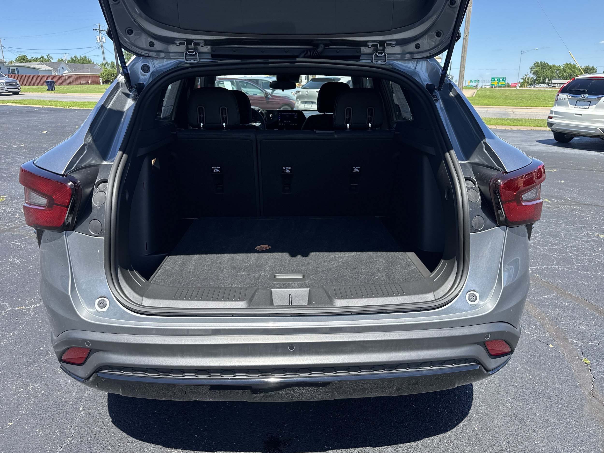 Used 2025 Chevrolet Trax RS w/ Driver Confidence Package FWD image 12