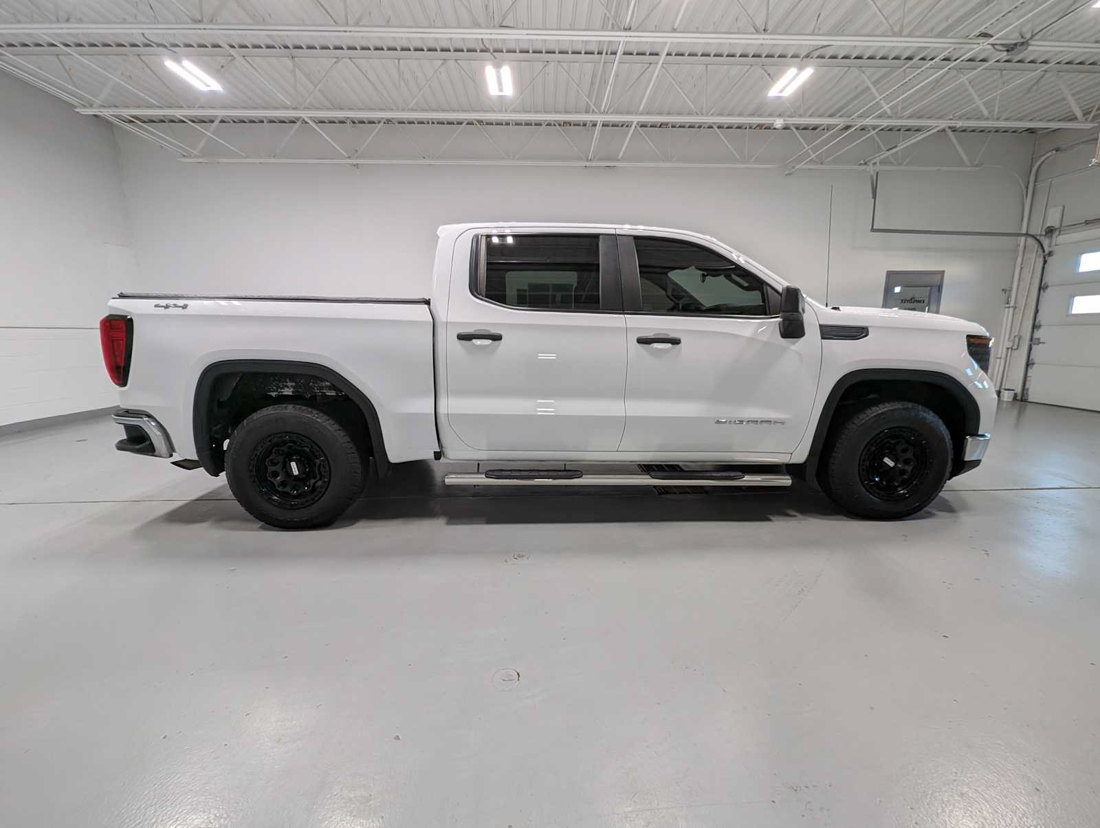 Used 2022 GMC Sierra 1500 Pro w/ Pro Value Package AWD/4WD image 7