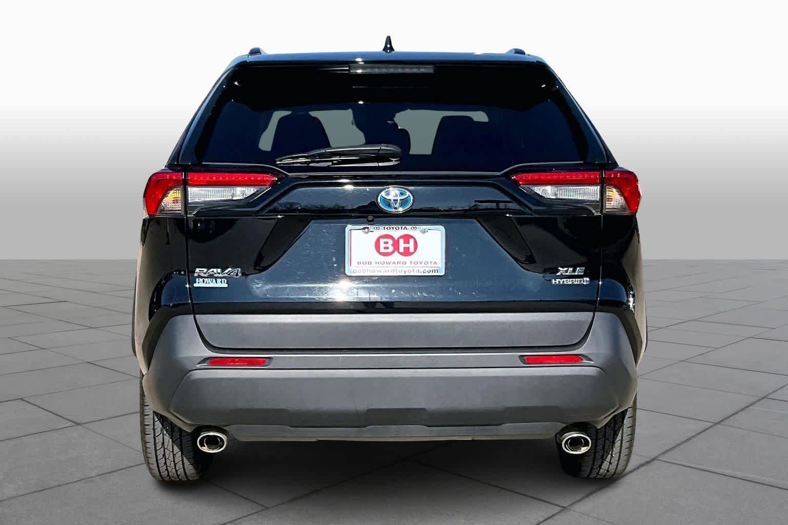 Used 2024 Toyota RAV4 XLE AWD/4WD image 5