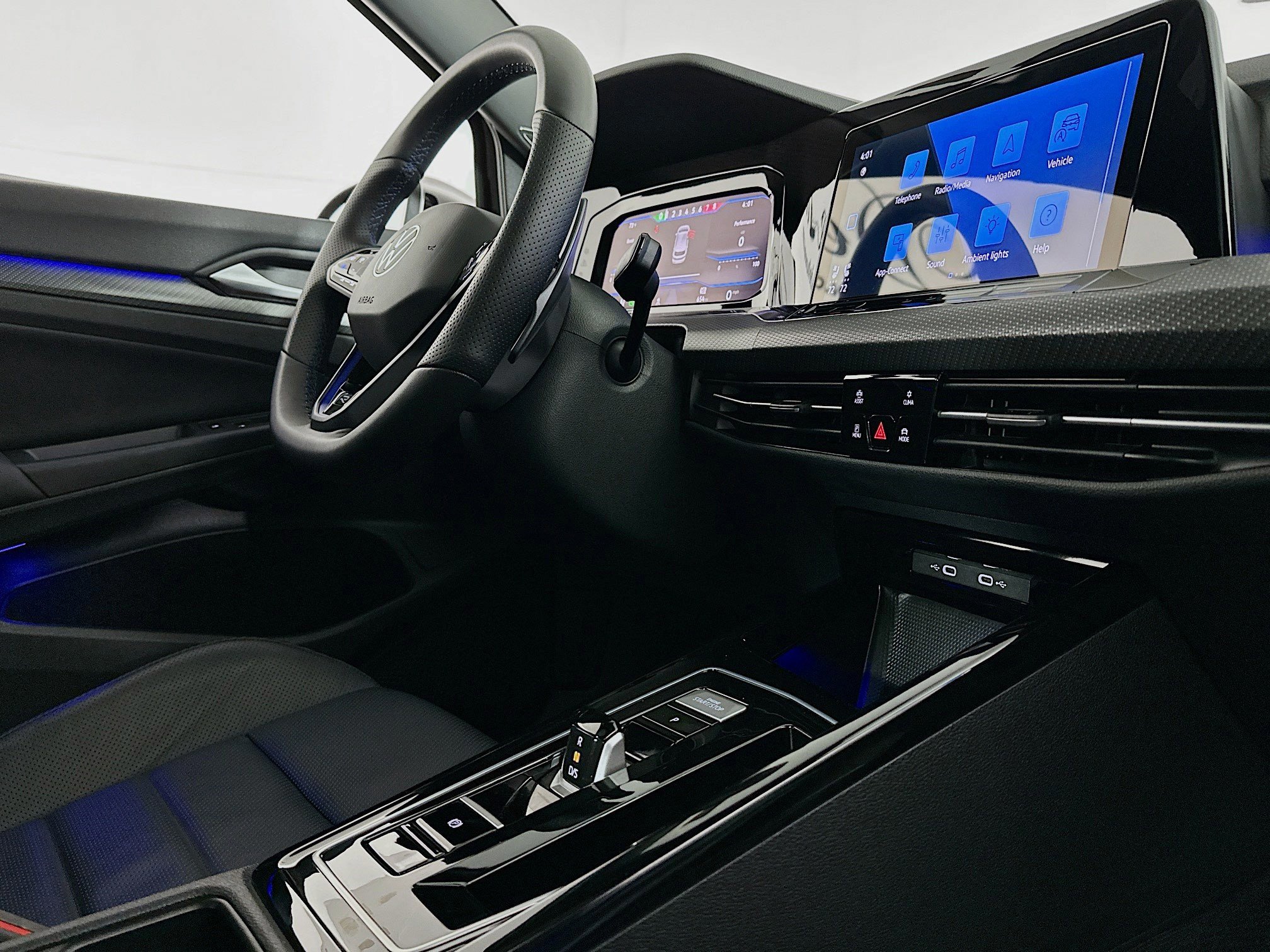 Used 2024 Volkswagen Golf R w/ MDO Package image 28