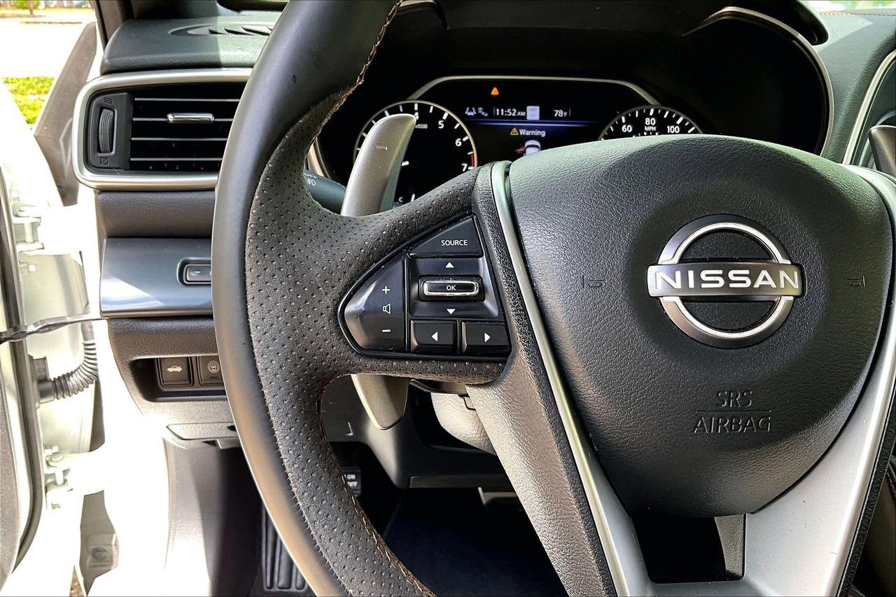 Used 2023 Nissan Maxima SR w/ Sport Mat Group FWD image 10