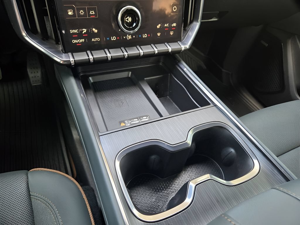 Used 2025 GMC Acadia AT4 w/ LPO, Floor Liner Package AWD/4WD image 18