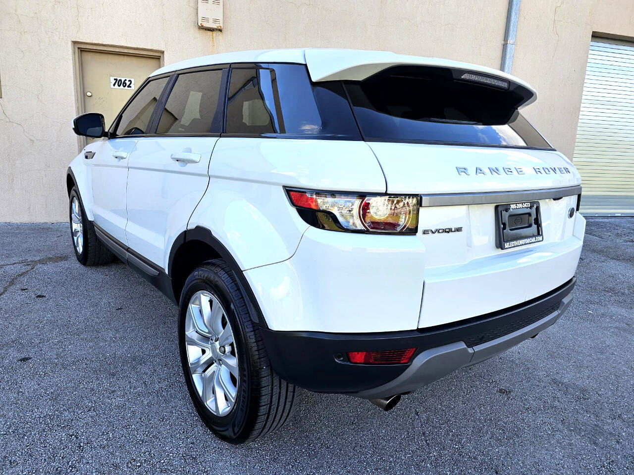 Used 2015 Land Rover Range Rover Evoque Pure image 9