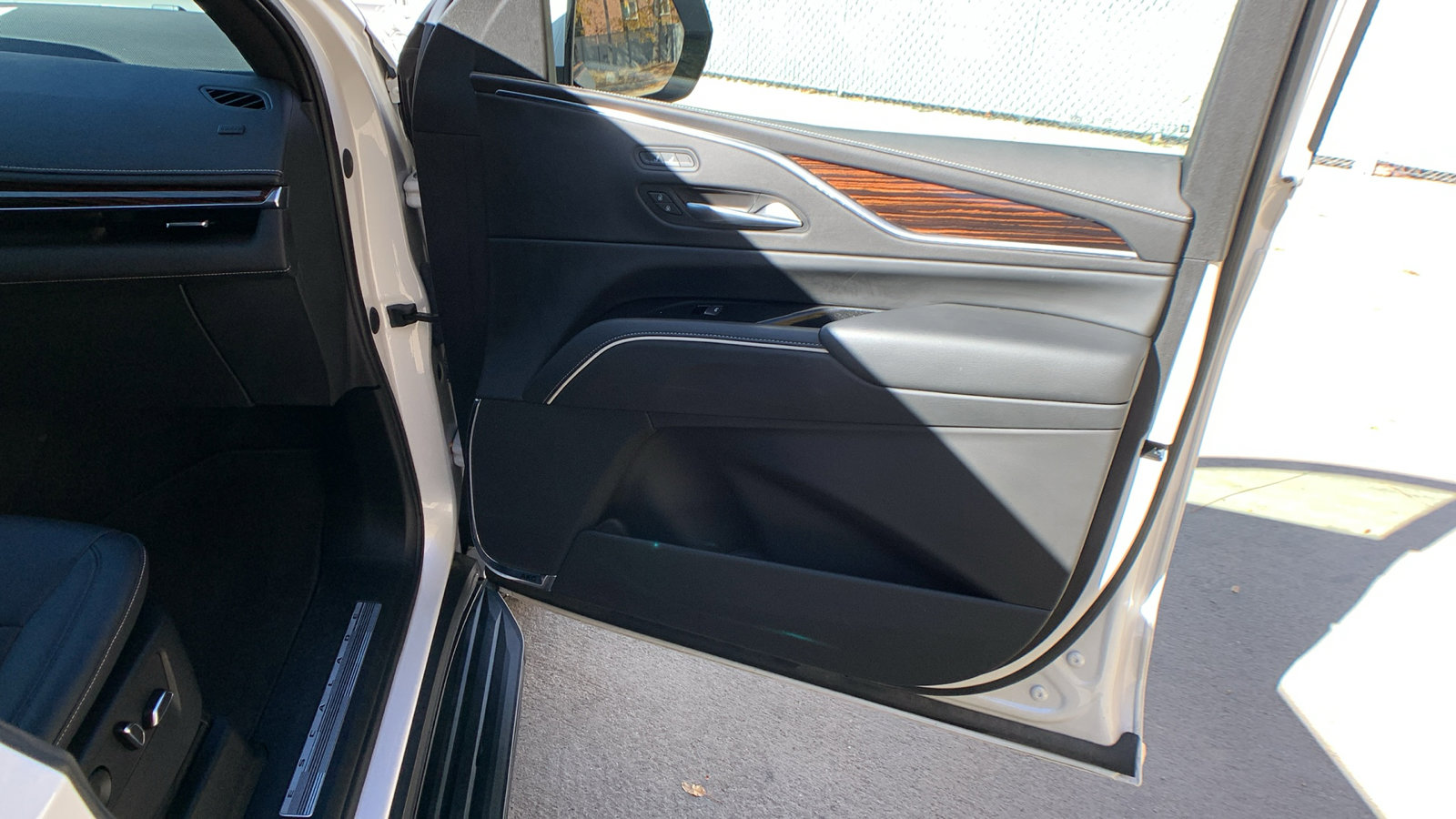 Used 2022 Cadillac Escalade Luxury image 33