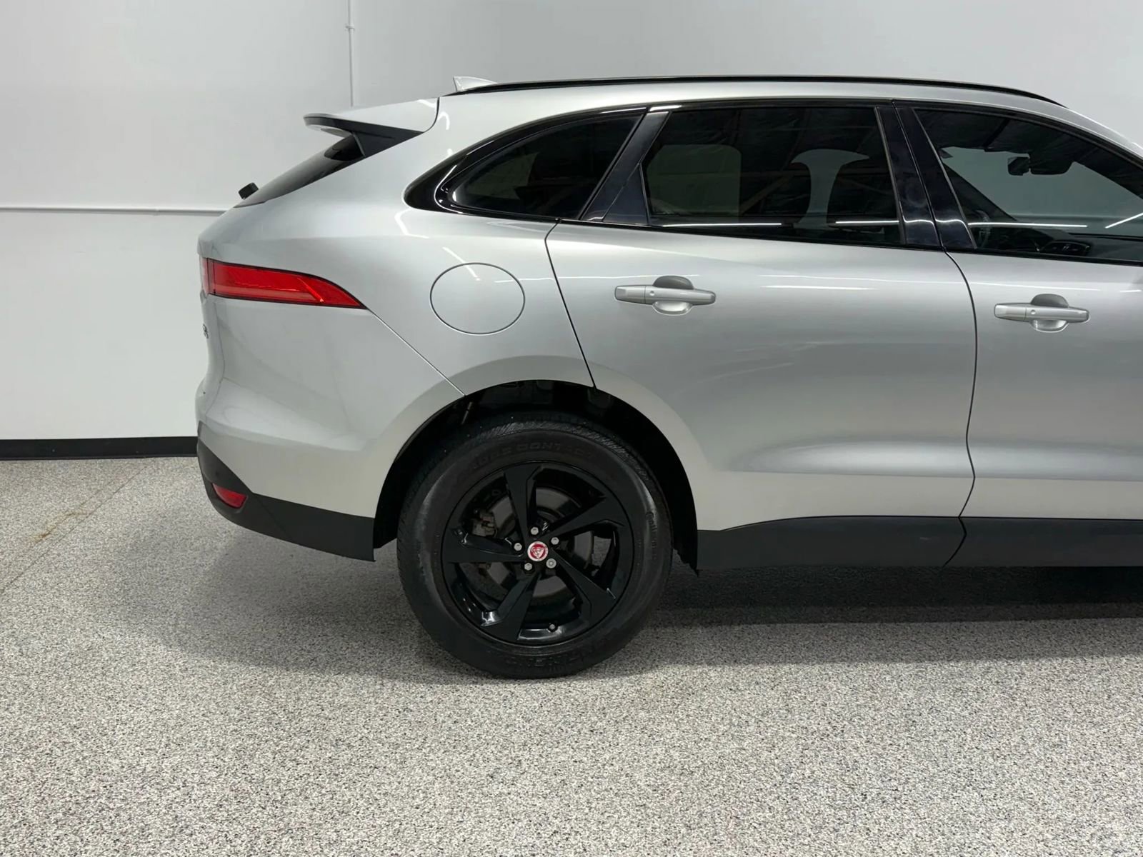 Used 2019 Jaguar F-PACE Premium image 50