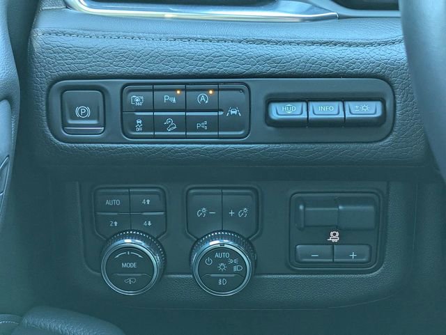 Used 2023 GMC Yukon XL Denali w/ Advanced Technology Package AWD/4WD image 29