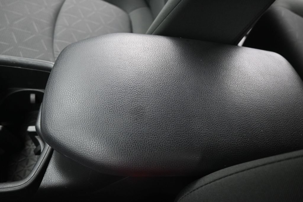 Used 2025 Toyota RAV4 XLE FWD image 33