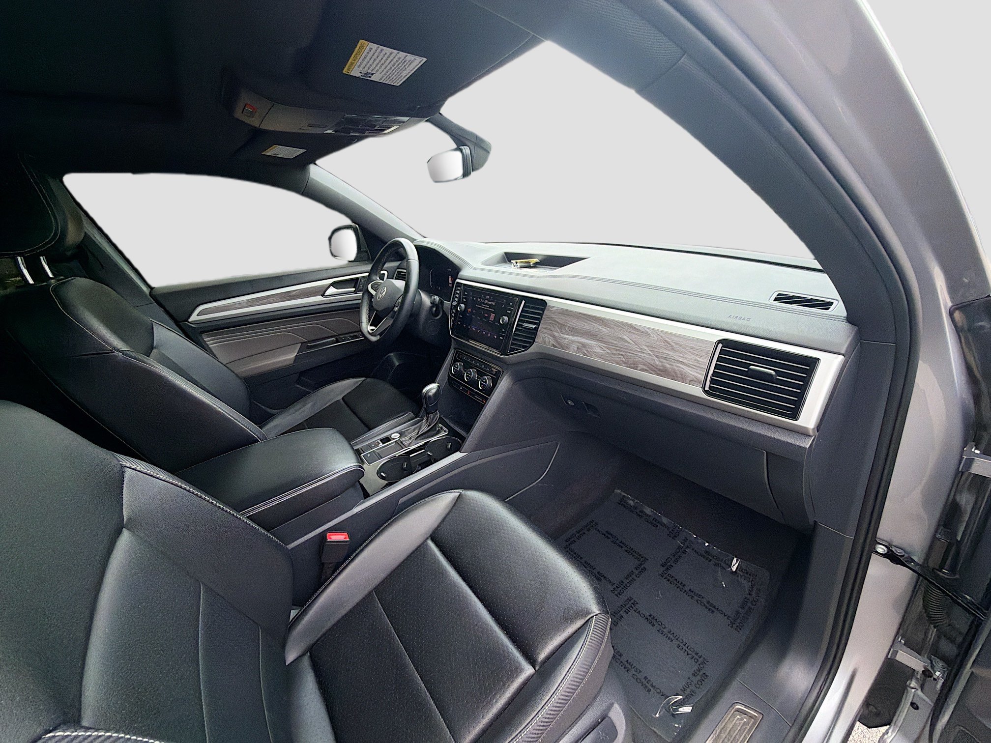 Used 2022 Volkswagen Atlas Cross Sport SE FWD image 32