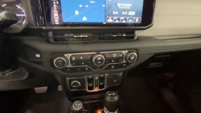 Used 2024 Jeep Wrangler Unlimited Sahara w/ Technology Group AWD/4WD image 29