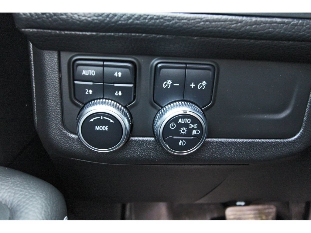 Used 2021 GMC Yukon XL Denali w/ LPO, Illumination Package AWD/4WD image 23