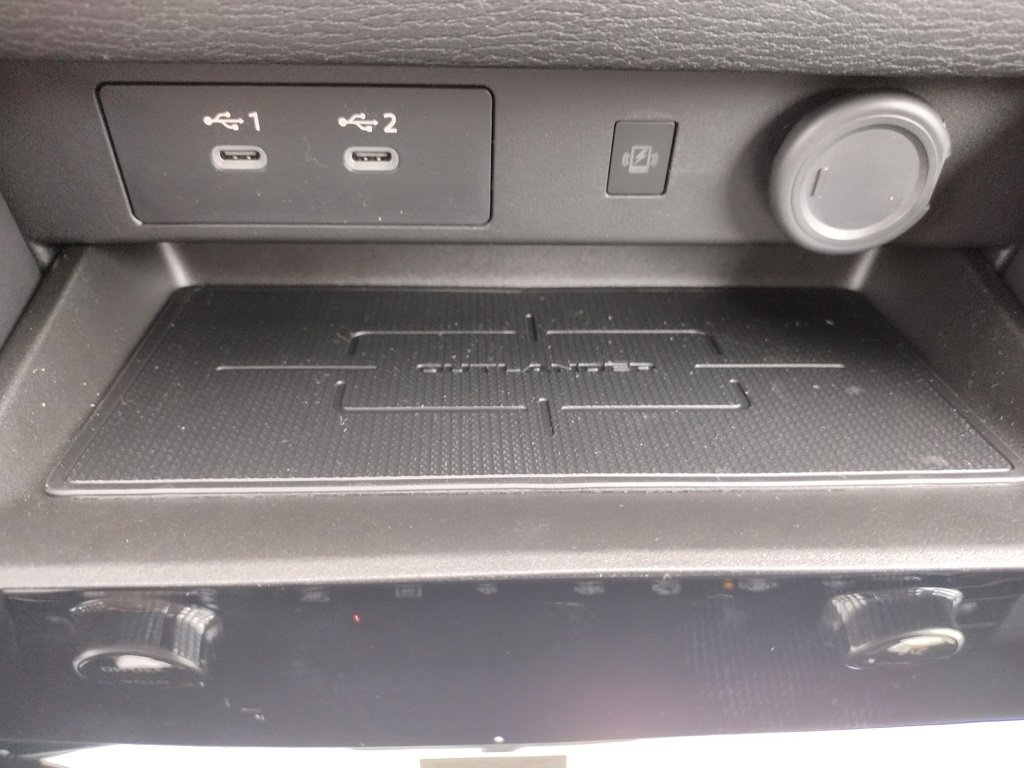 New 2025 Mitsubishi Outlander SE image 21