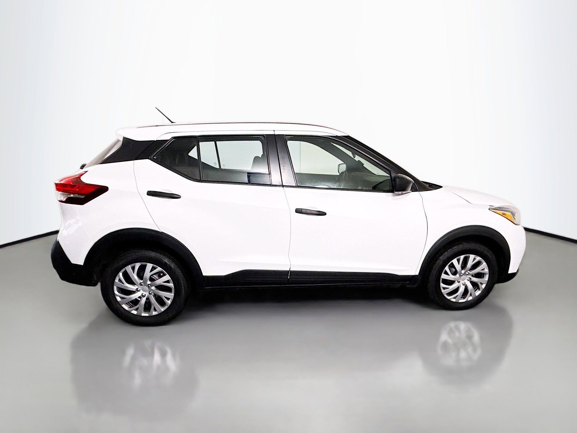 Used 2020 Nissan Kicks S image 11