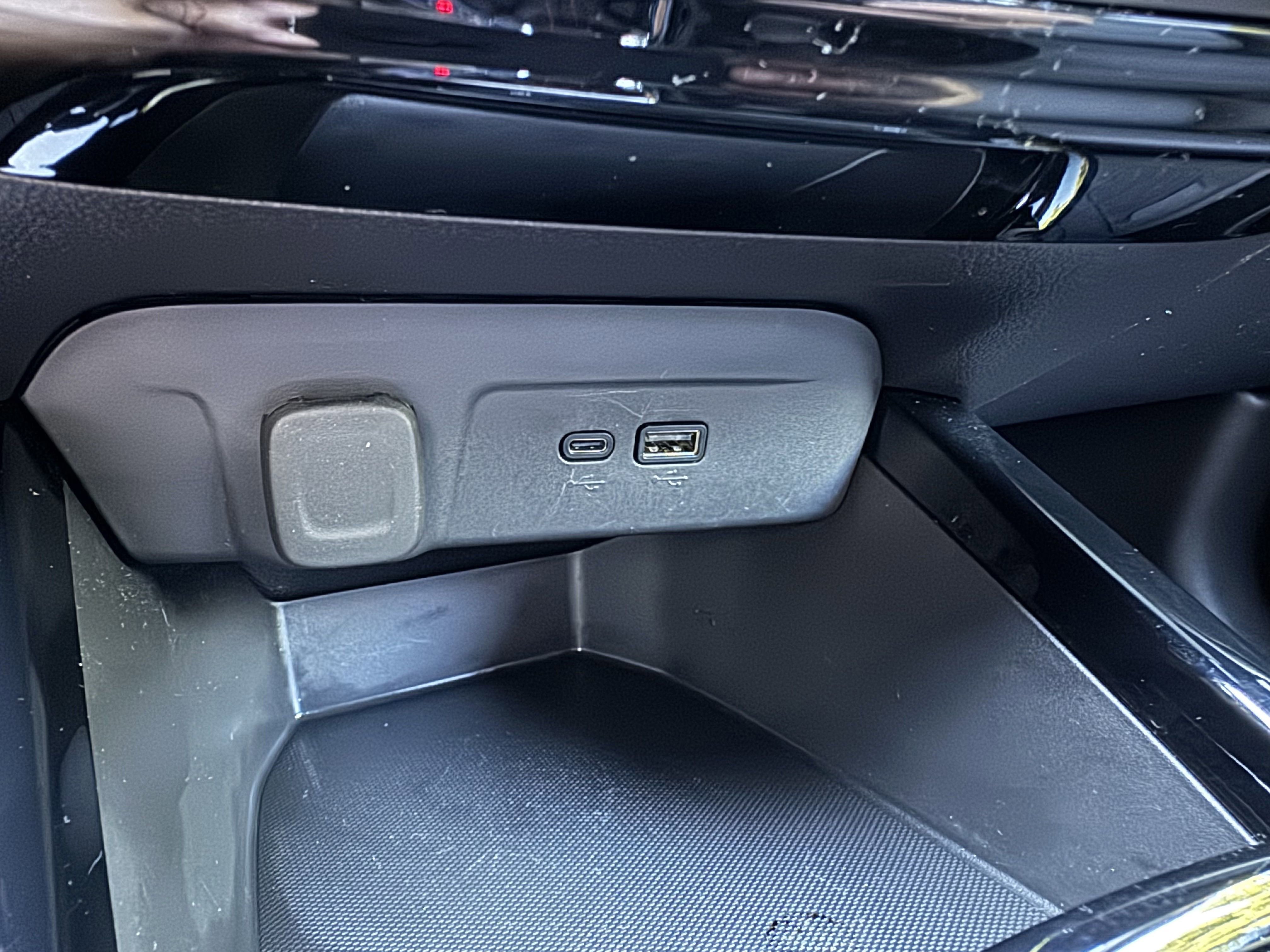 Used 2025 Chevrolet Trax RS w/ Driver Confidence Package image 9