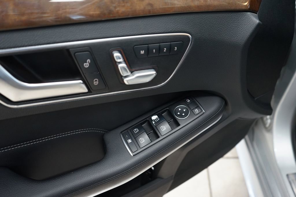 Used 2014 Mercedes-Benz E 350 4MATIC Sedan image 25