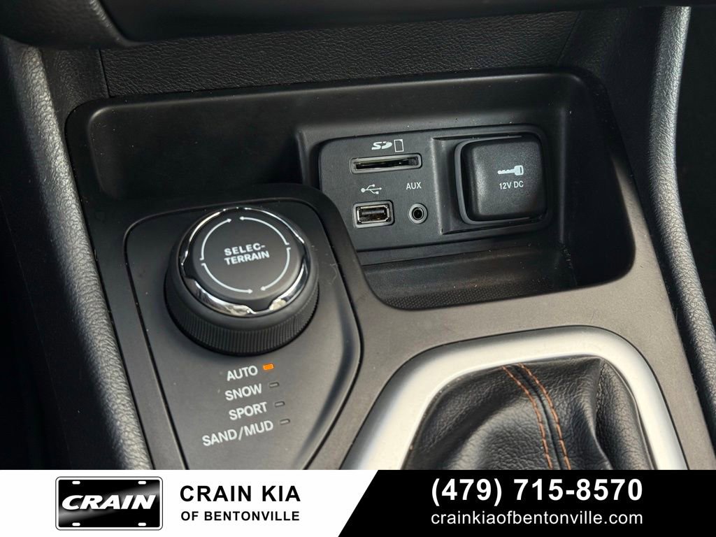 Used 2016 Jeep Cherokee Limited AWD/4WD image 17