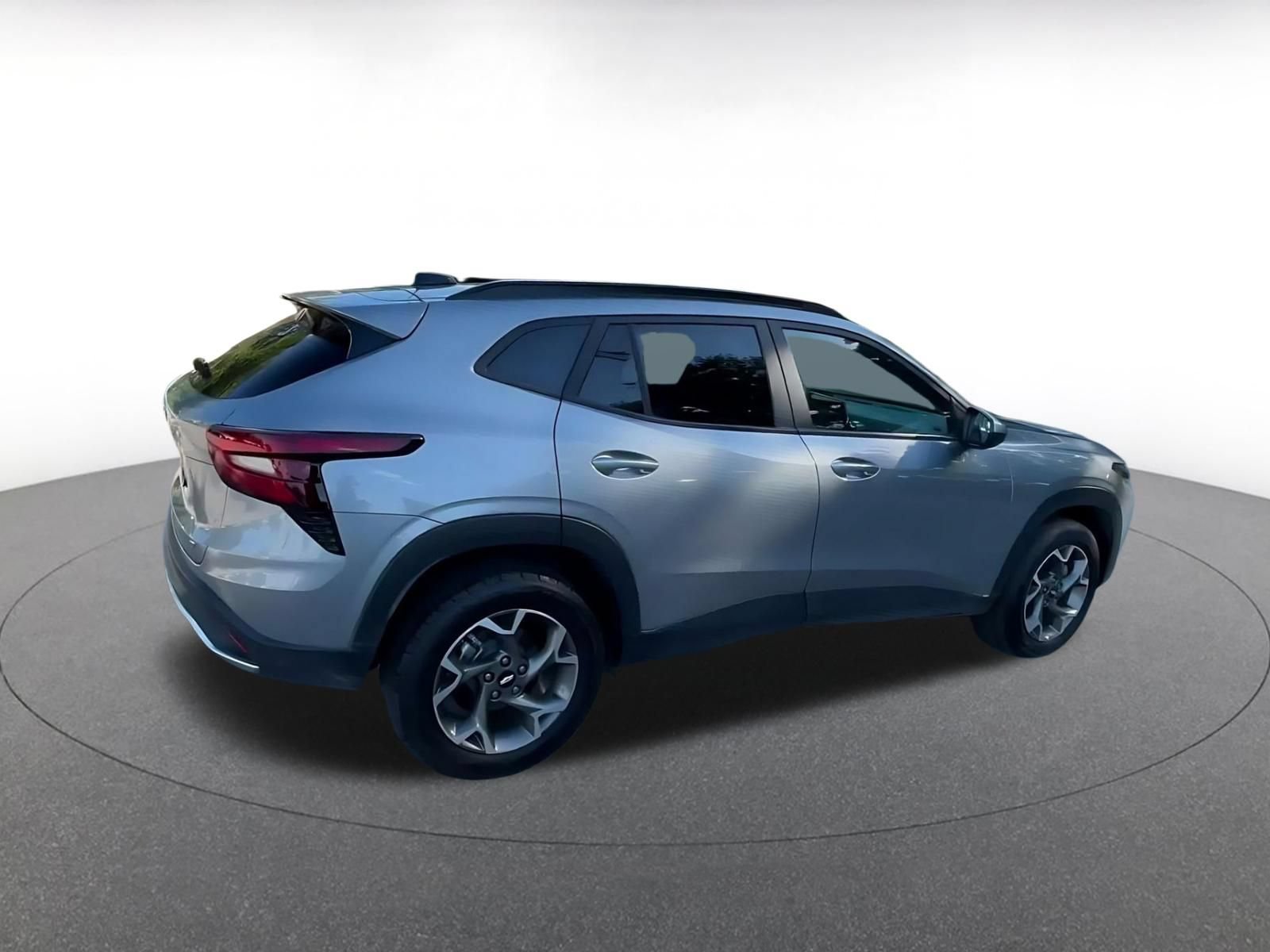 Used 2025 Chevrolet Trax LT w/ LT Convenience Package FWD image 13