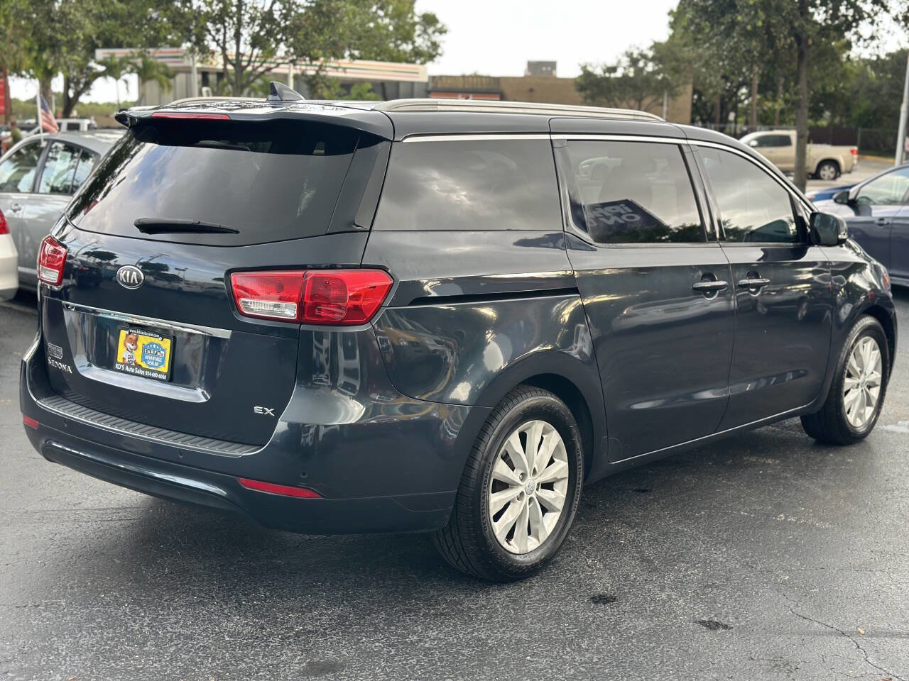 Used 2016 Kia Sedona EX image 7