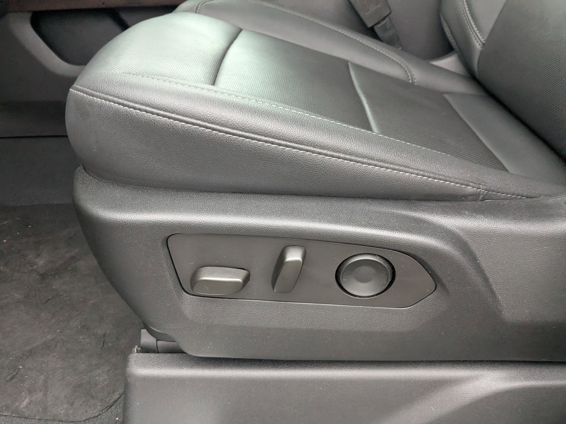 Used 2022 GMC Sierra 1500 SLT w/ SLT Convenience Package image 29