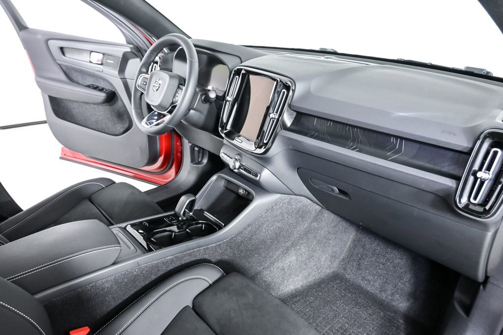 Used 2023 Volvo C40 P8 Recharge Ultimate image 26
