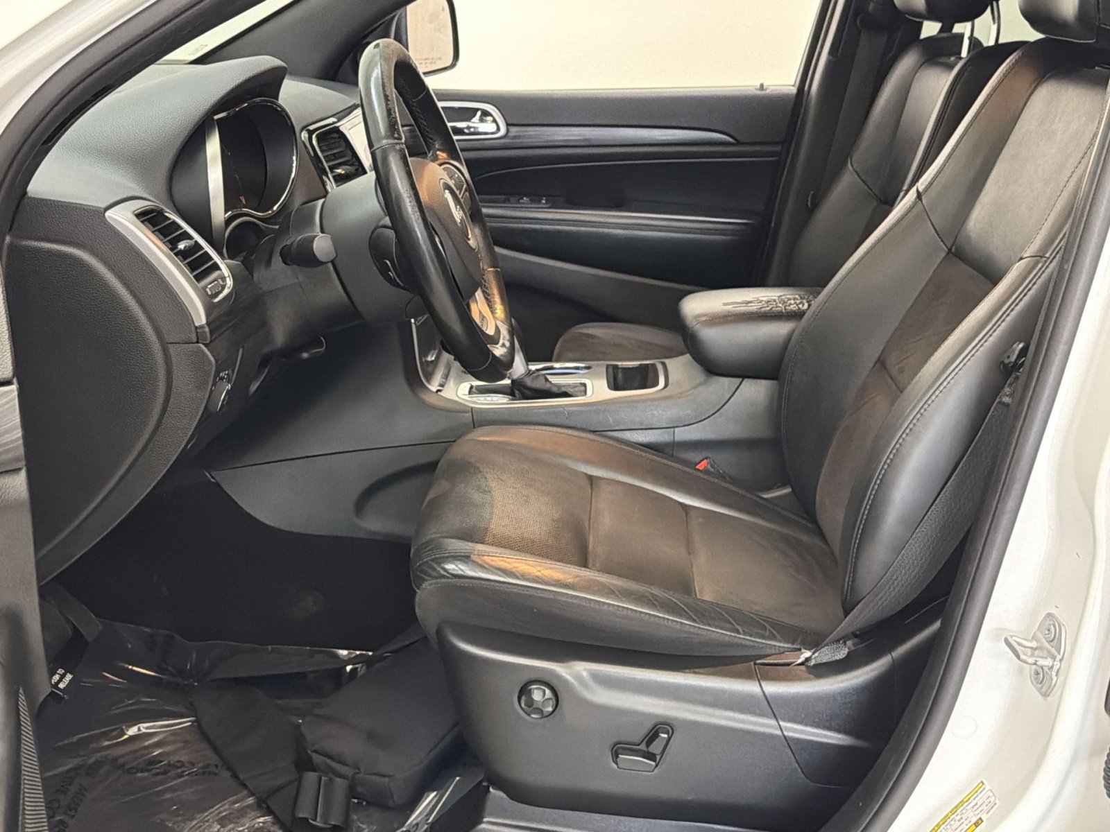 Used 2020 Jeep Grand Cherokee Altitude RWD image 39