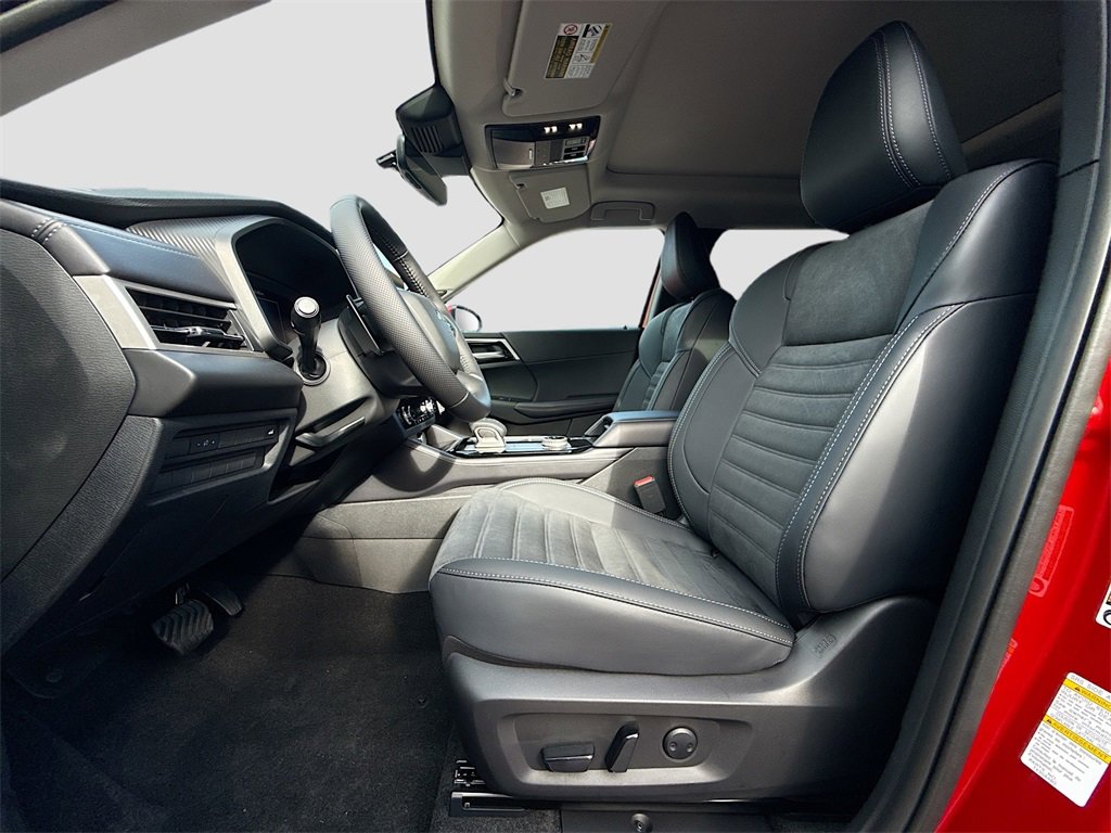 New 2025 Mitsubishi Outlander SE image 22