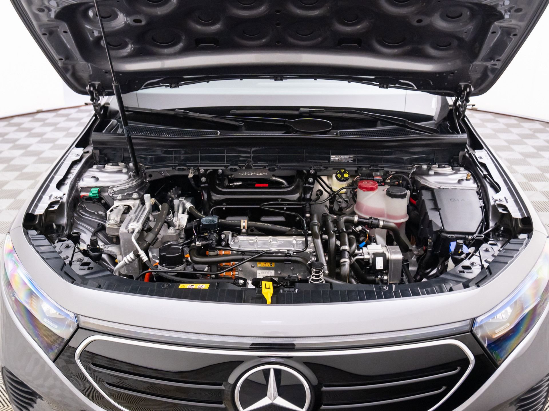 Certified 2023 Mercedes-Benz EQB 250+ w/ Exclusive Package image 30