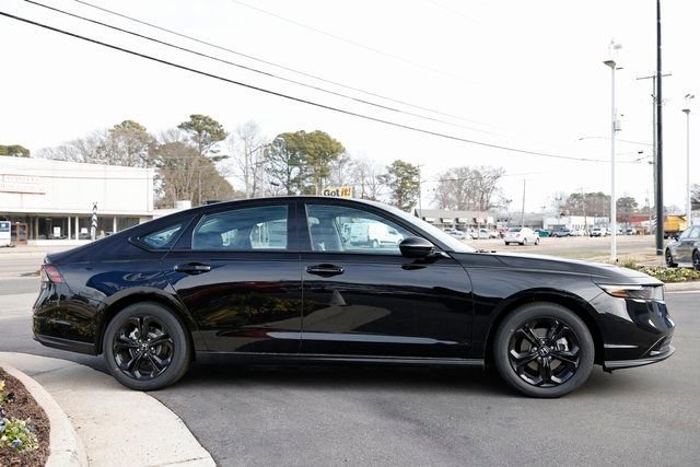 Used 2025 Honda Accord SE image 14