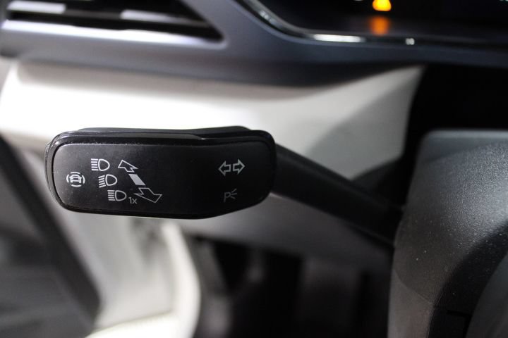 Used 2022 Volkswagen Taos SE w/ Panoramic Sunroof Package FWD image 38