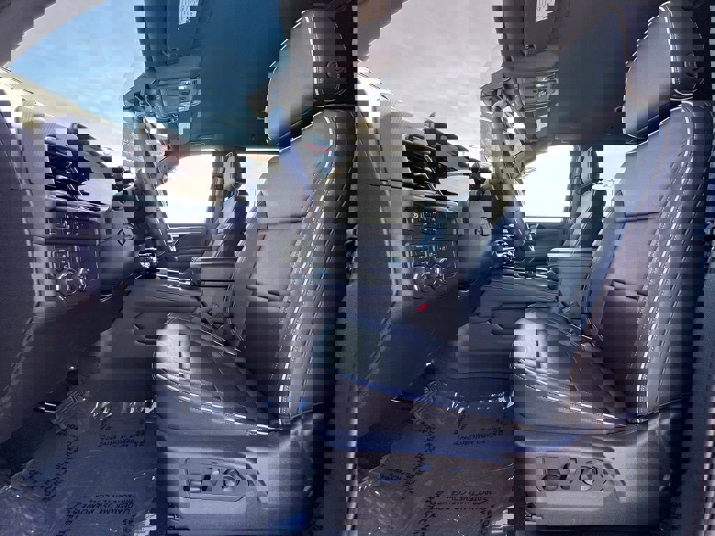 Used 2025 Chevrolet Suburban Premier image 25